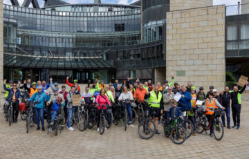 Radfahrer zeigen in Düsseldorf deutlich Flagge – Vor dem Landtag Druck gemacht